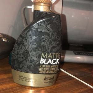 Matte black tanning lotion 💢